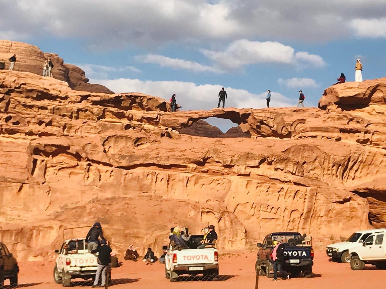 Wadi Rum Cave Camp &Jeep Tour Esterno foto